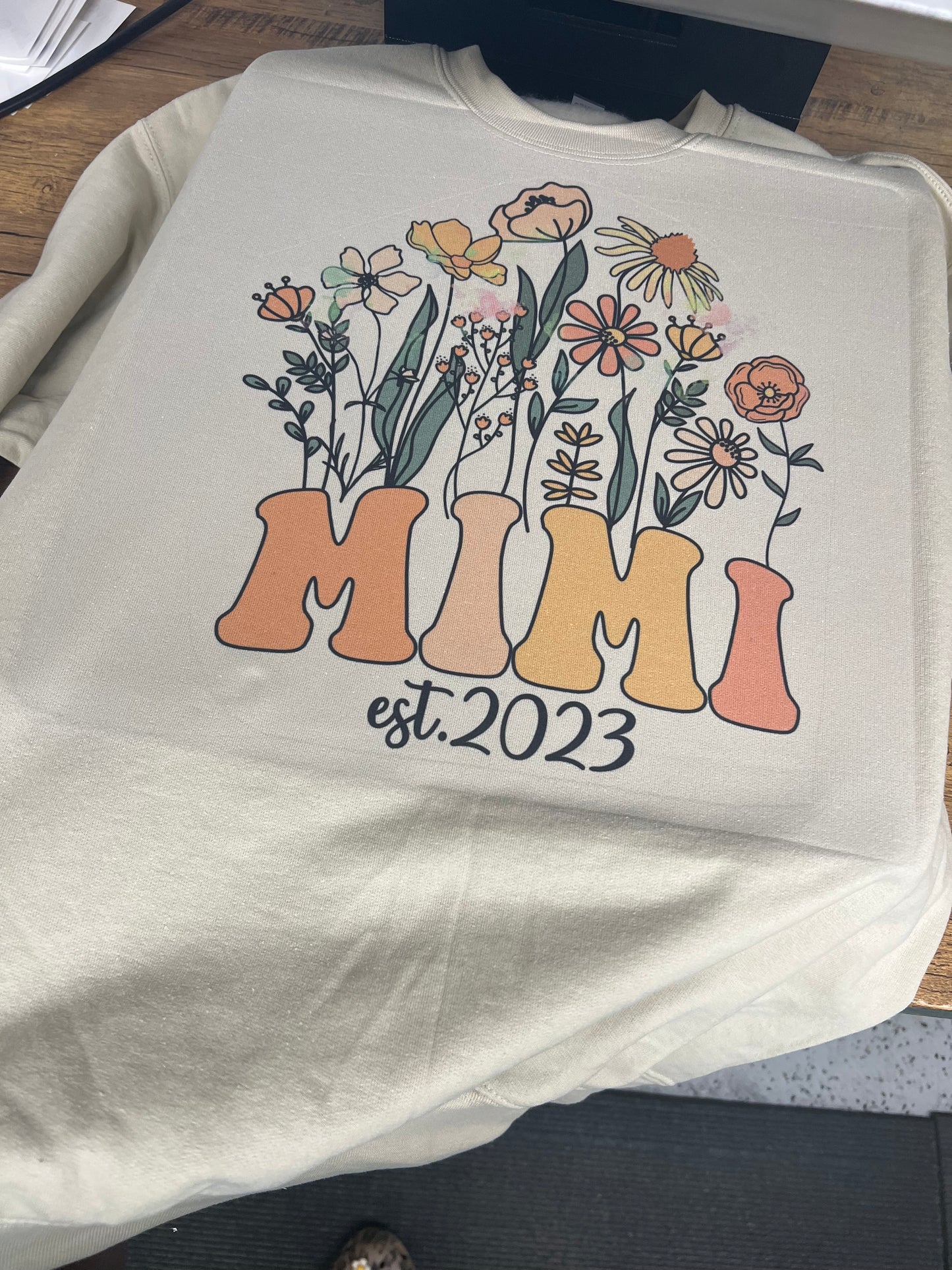 Mimi est 2023 crewneck