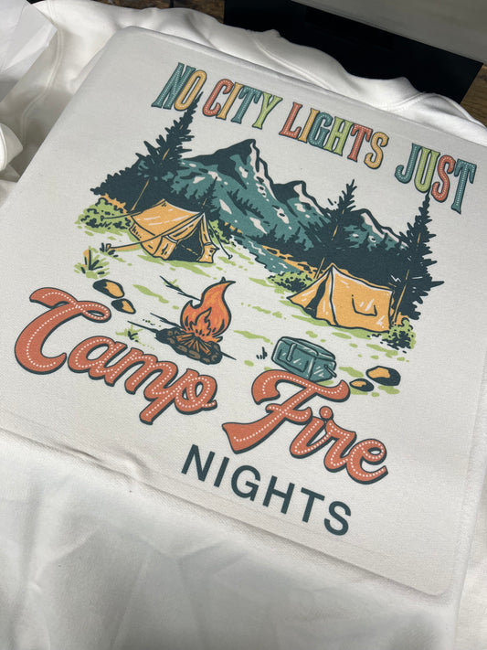 Campfire night crewneck with front pocket